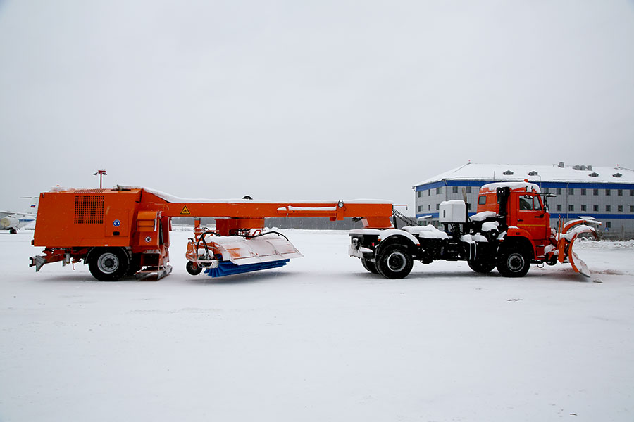 Техника и оборудования для содержания аэродромов и ВПП - Снегоуборочные машины